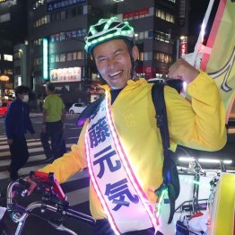 須藤元気氏は自転車街宣でアピール（Ｃ）日刊ゲンダイ