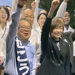 世耕弘成（左）と安倍昭恵・元首相夫人（提供写真）