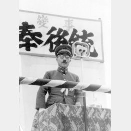 銃後奉公愛国大会であいさつする東條英機陸相（1941＝昭和16＝年7月7日）／（Ｃ）共同通信社