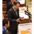 厳しく追及する手を緩めない立憲民主の長妻昭議員（Ｃ）日刊ゲンダイ