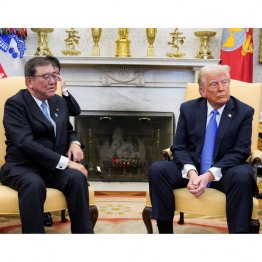 トランプ大統領（右）と石破首相（Ｃ）ロイター