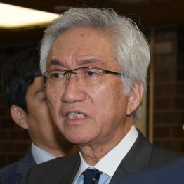 看板を付け替えても…(C)日刊ゲンダイ