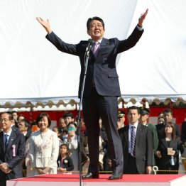 「桜を見る会」では安倍首相側が参加者の食事代を補填していたことが判明した（代表撮影）