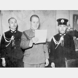 開戦を発表する大平秀雄・大本営陸軍報道部長（1941＝昭和16＝年12月8日）／（Ｃ）共同通信社