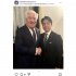 グラス大使（左）と記念撮影し、この“ドヤ顔”（小泉進次郎元環境相のインスタグラムから）
