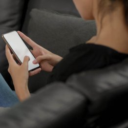 「既婚者お断り」を掲げて登録したものの…(C)iStock