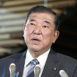 傍観(C)共同通信社