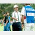 勝負が決まって伊澤さんと握手しても…（左端が藤田さん）／（Ｃ）日刊ゲンダイ